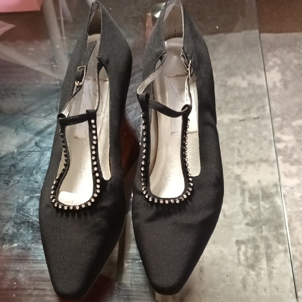 NWOB Elegant Size 9M Dolce By Pierre Black Women's Heels With Rhinestone Detail